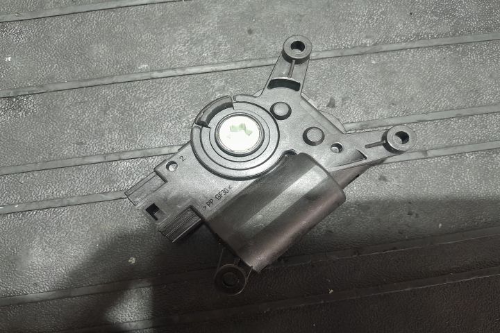 Motoras clapeta aeroterma 5Q0907511L 5Q0907511L Volkswagen VW Tiguan