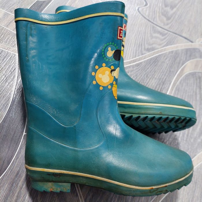 Отдам бесплатно резиновые сапоги