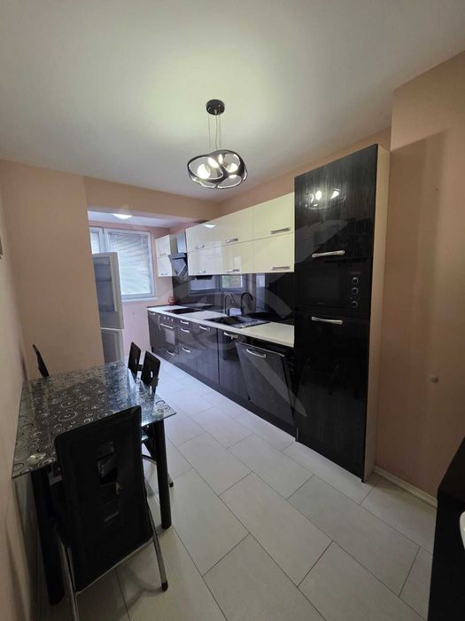 Продава се Тристаен апартамент в Пловдив, Тракия - 85 кв.м за 1877 €/кв.м - Снимка #1