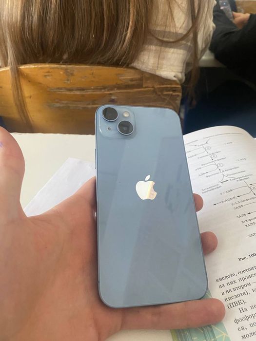 Продам айфон 14 плюс 256