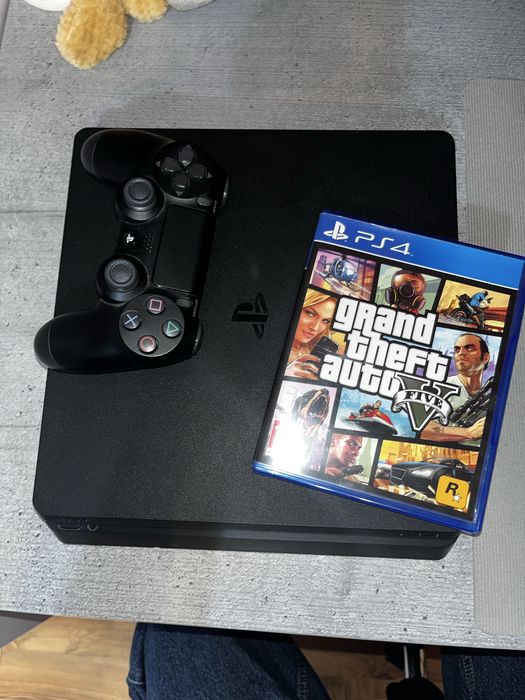 PlayStation 4 500 GB + 1 controller + GTA 5