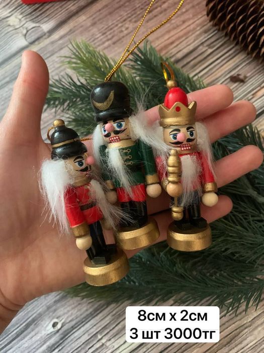 Щелкунчики деревянные