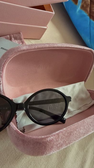 Оригинални, черни слънчеви очила Miu Miu