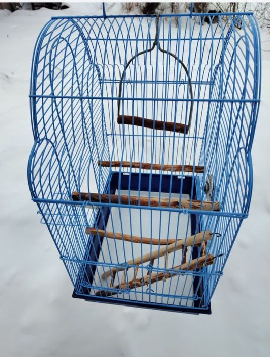 Большая клетка для попугаев. Полностью оборудованная.