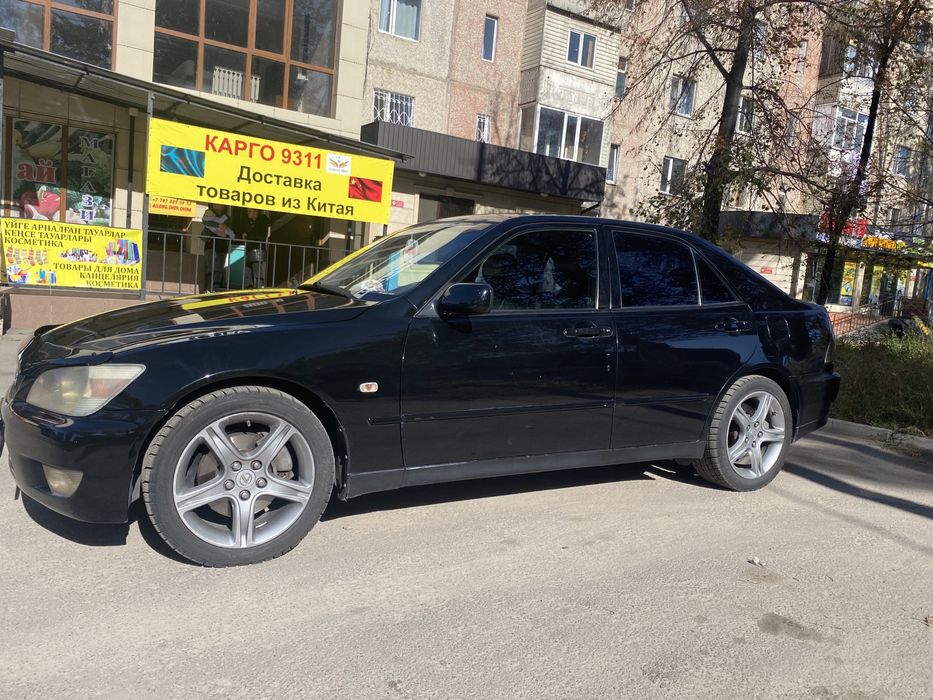 Автомобиль Lexus is 200
