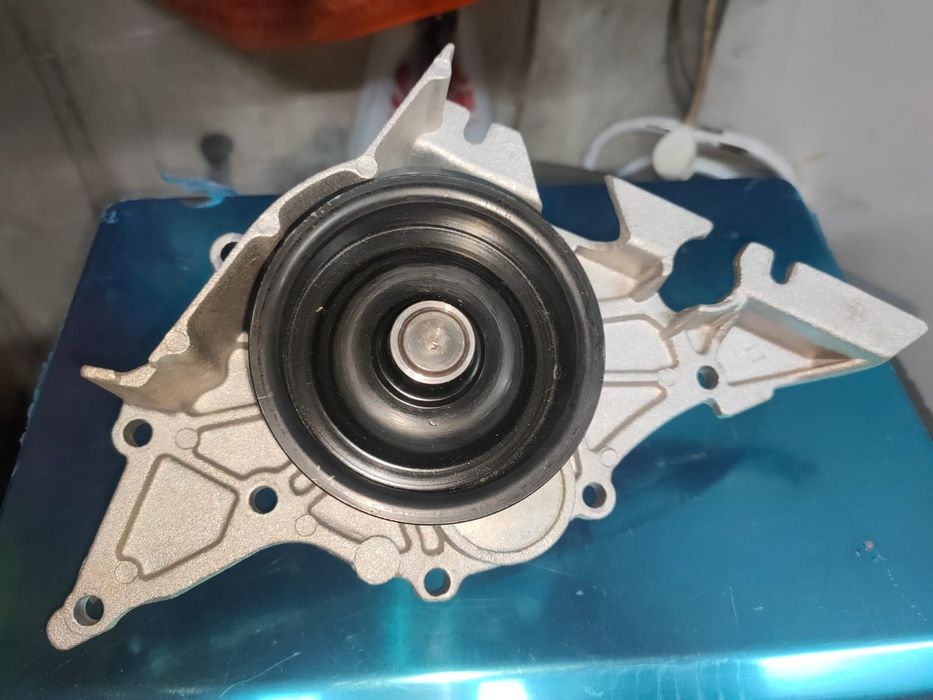 Помпа inna на Ауди а6с5 2.4 2.7,2.8.