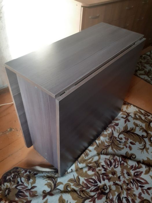 Продам стол книжку
