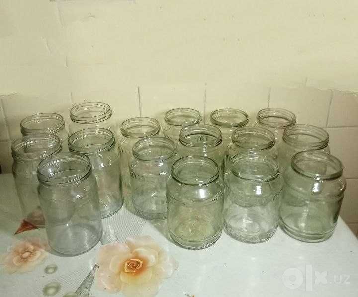 Продам.  Банки.  С резьбой.  Разного объёма. Чистые. Из дома . Стекло