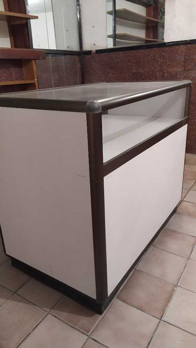 Много здрав щтанд от алуминий и пдч,много запазен,без следи от употреб