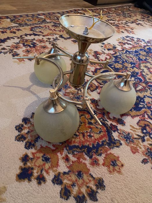 Продается люстра срочно торг имеется