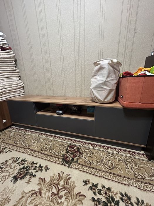 Продам подставку под телевизор , под цветы длинный почти новая