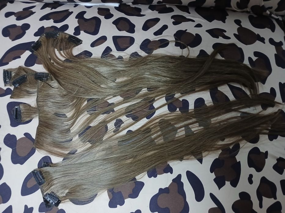 Coada par blond si extensii cu clips
