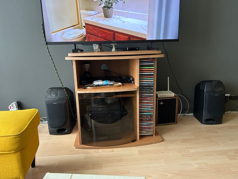 Шкаф за телевизор