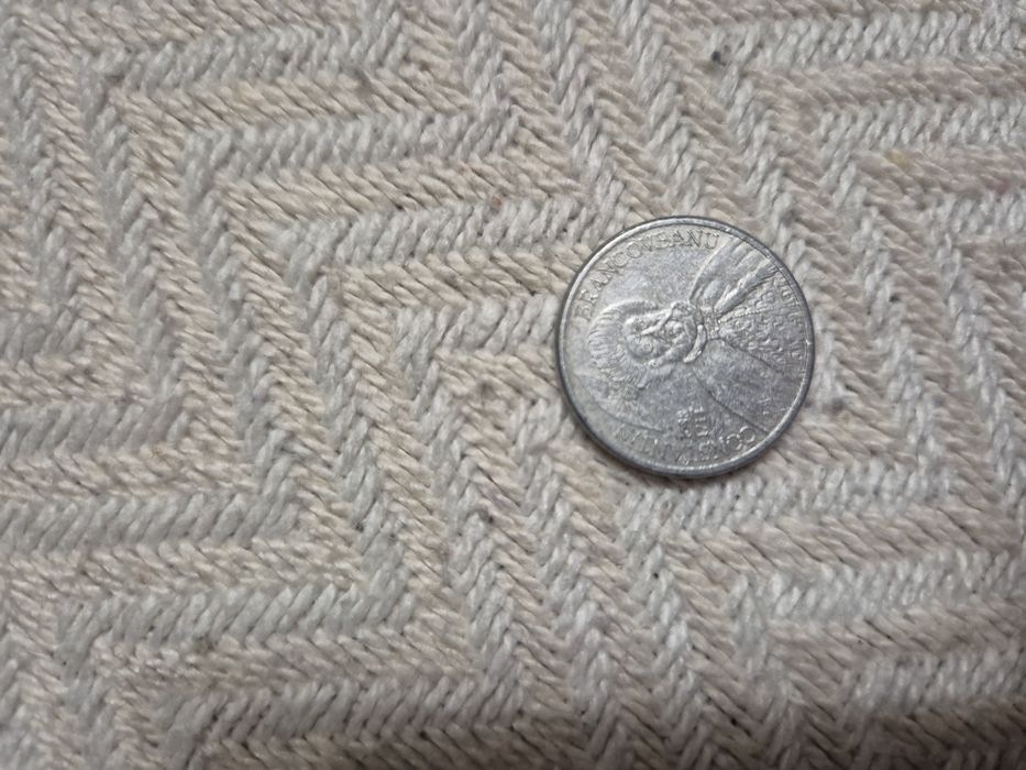 Monede vechi în stare buna, doar cea de 100 lei este ruginita