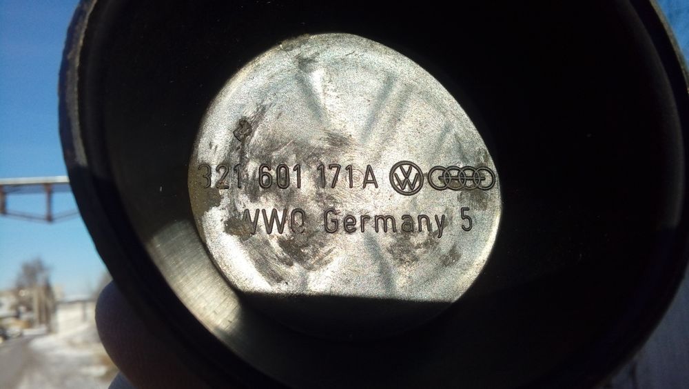 Фольцваген Гольф 1 колпачки оригинальные