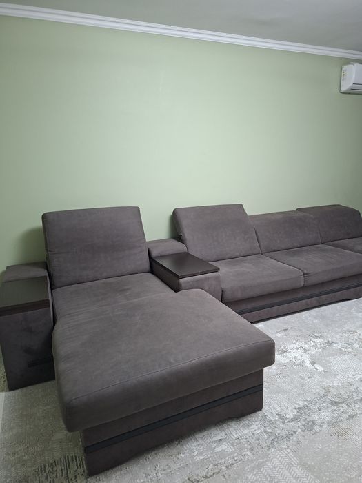 Продается угловой диван в отличном состояний
