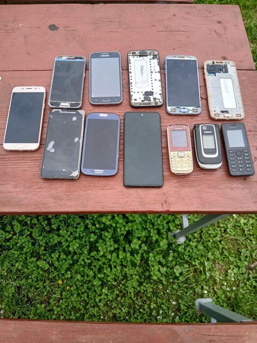 Telefoane vechi defecte