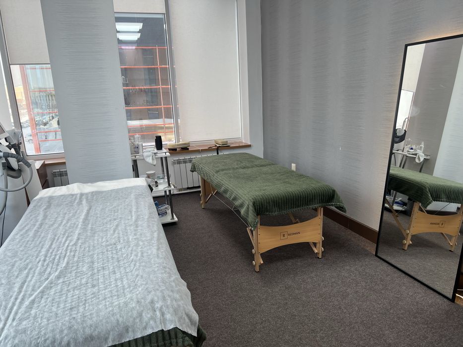 Сдается место в студии эстетики левый берег