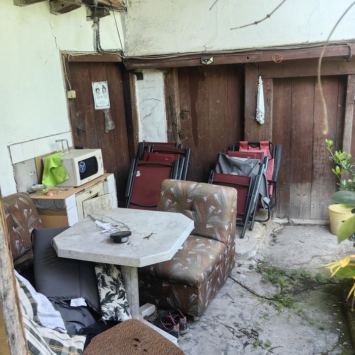 Продавам къща в полите на Еленския балкан село Плаково.