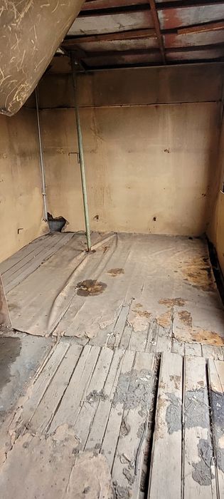 Фургони за пчели и др.