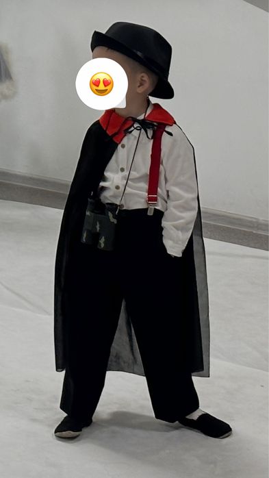 Продам костюм сыщика