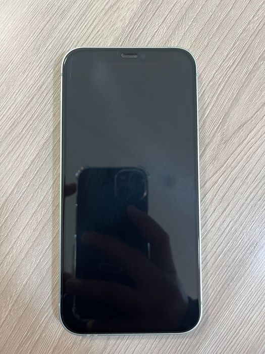 Продам Айфон 12 в отличном состояний