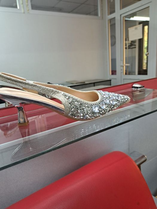 Продам босоножки