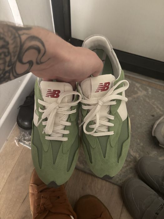 Продам кроссовки New Balance 327