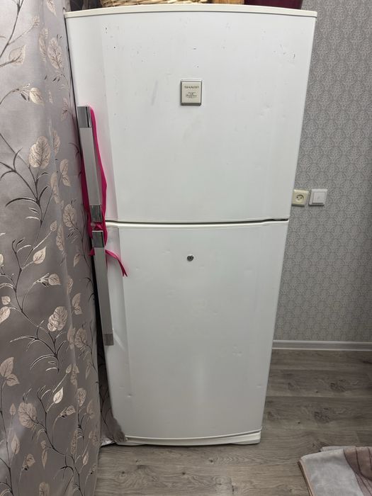 Продается Холодильник Sharp