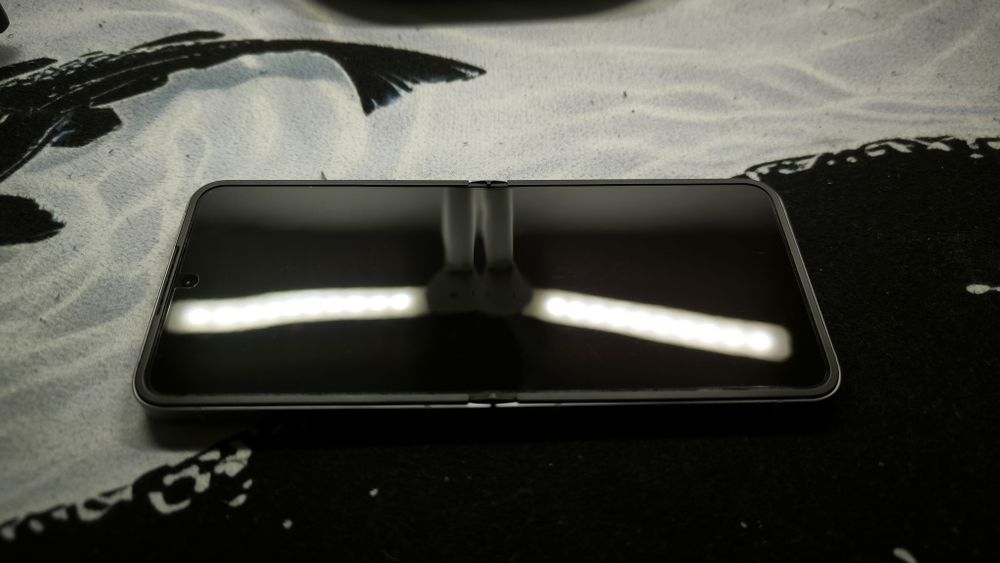 Vand/Schimb Samsung Z Flip 6 256GB Baterie 100% NOU