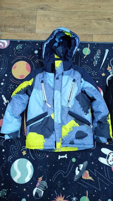 Продам детские куртки