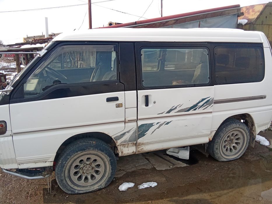 Автомобиль Делика