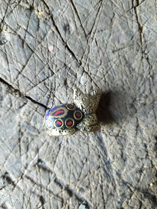 Продам маленькую статуэтку кошки.