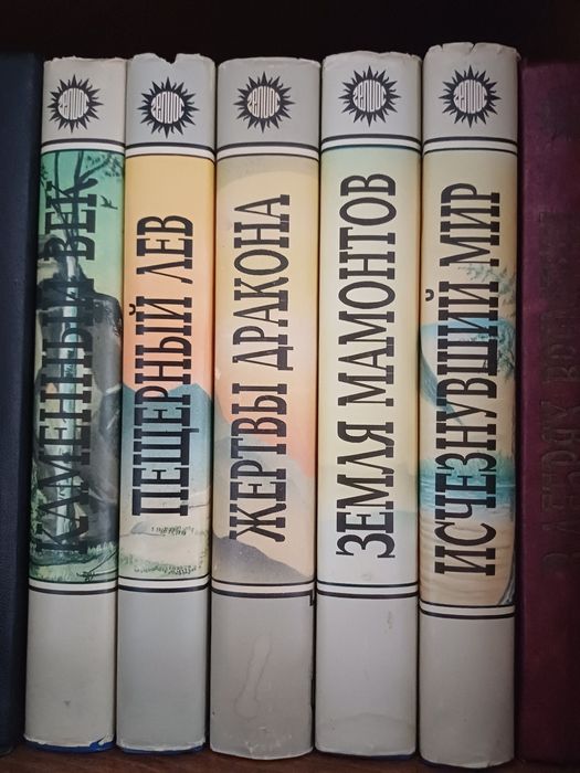 Книги разного жанра,и формата.