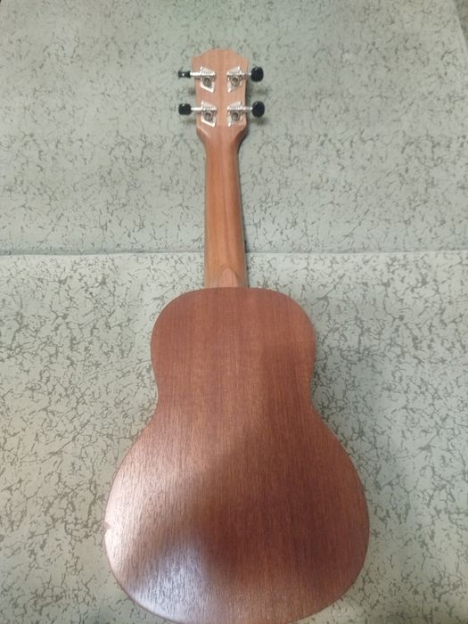 Продам укулеле новый