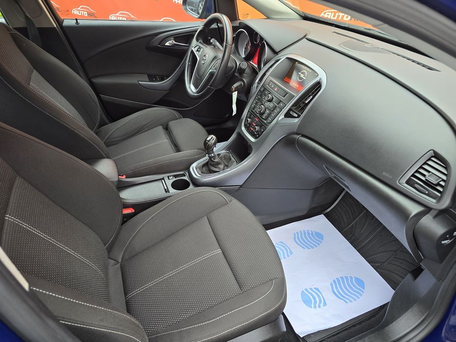 Opel Astra J Break Finantare Rate-Cred