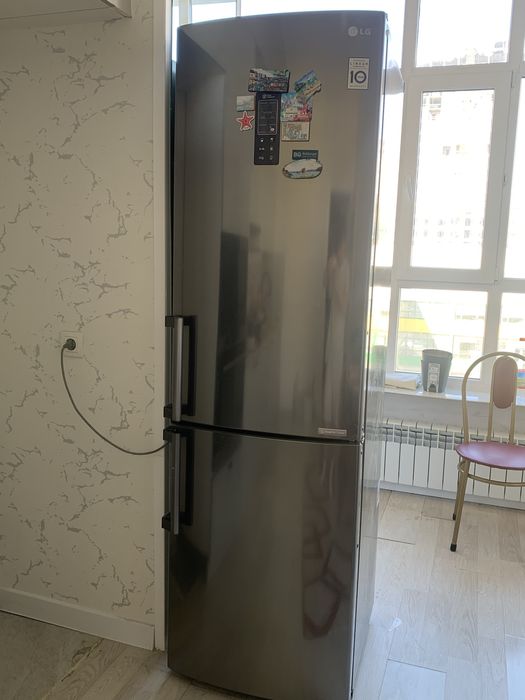 Холодильник  LG продается