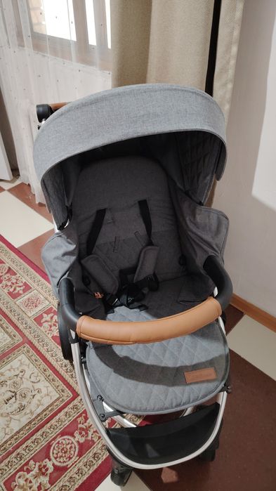 Коляска на прогулки