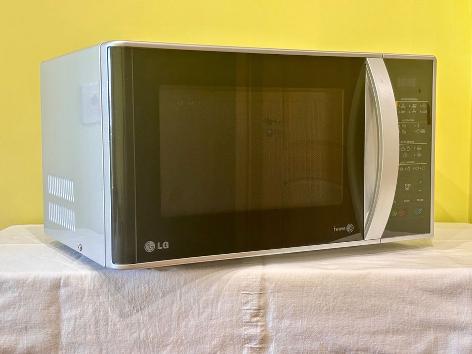 Микровълнова фурна LG, 800W, 23 литра