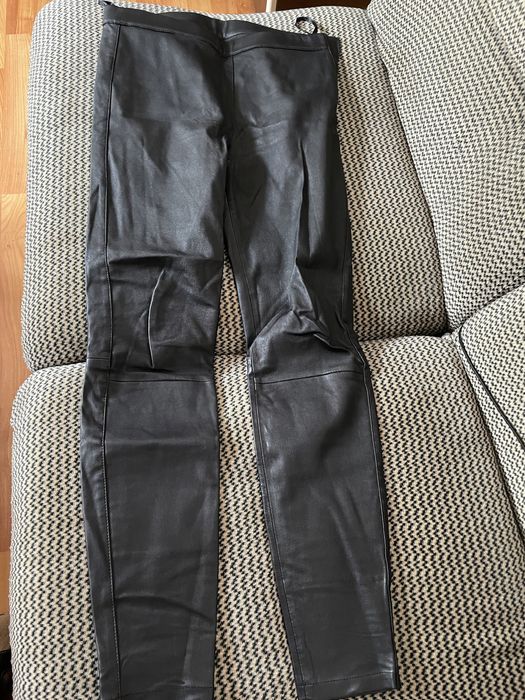 Pantaloni de piele nappa mulati Massimo Dutti S