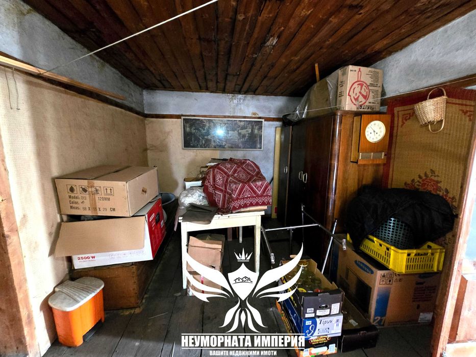 Четириетажна къща с постройки 394РЗП с широк двор 370кв. в гр.Смолян