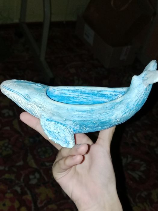 Фигурка кита с отверстием