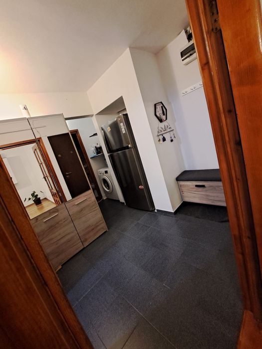 Inchiriez apartament 2 camere etaj 4/4 Micro 16