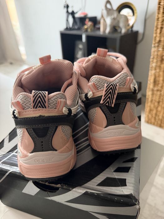 Off-white be right back