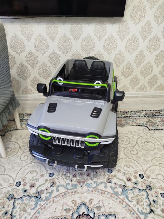 Продается детский электромобиль