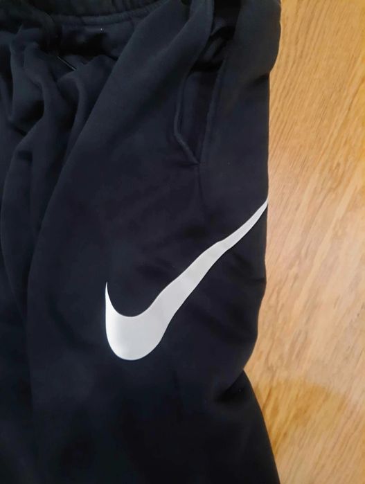 Vând Pantaloni Nike