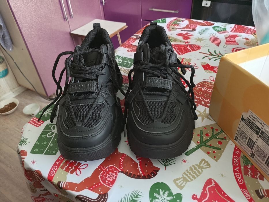 Кроссовки размер 38