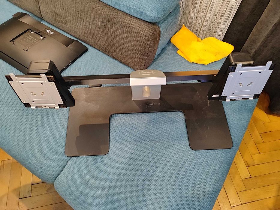 Двойна стойка за монитори Dell