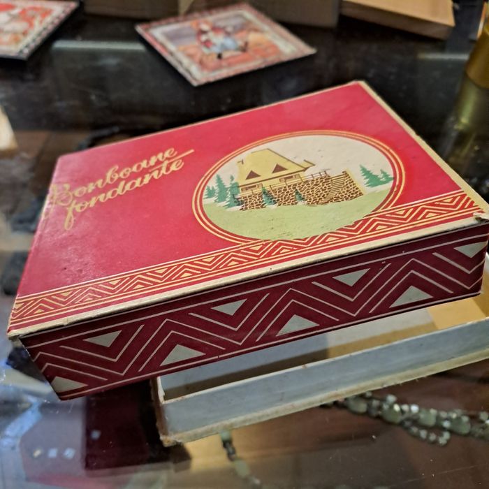 Cutie veche de bomboane fondate 1970-1980