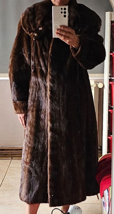 ПАЛТО- НОРКА, почти не е носено, аз съм 173 см, 68 кг -1200 лева